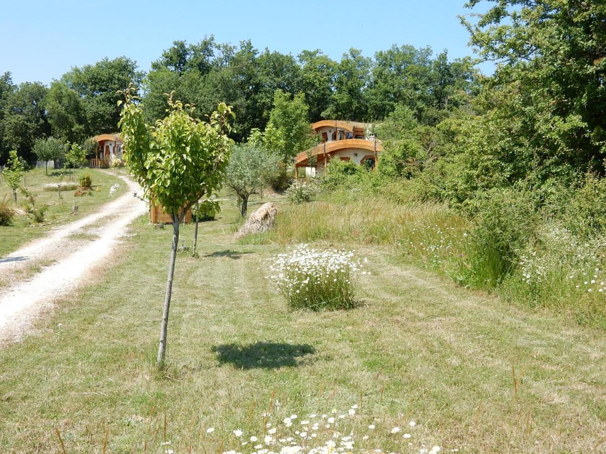 Fount de Cousteno Limbrassac Buitenkant foto